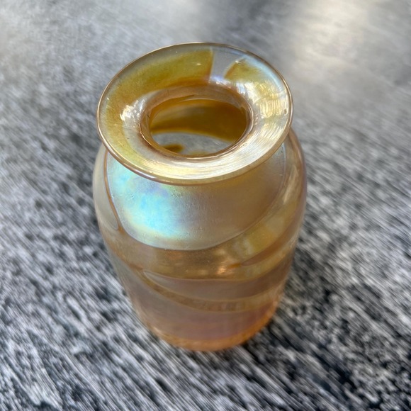 Hand blown iridescent vase - Picture 3 of 7